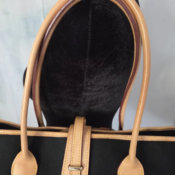 Elegant Black and Tan Tote Bag - Picture 3 of 16